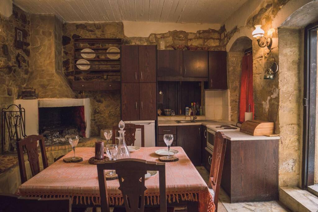 The Royal Stonehouse : Sophia Villa Vasiliki  Ngoại thất bức ảnh